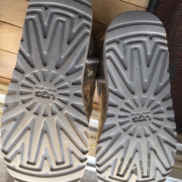 Silver Sparkly UGG boot! Size 6! - Picture 5 of 6